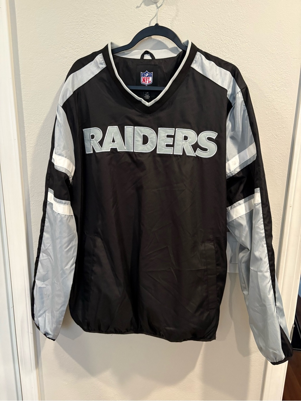 Las Vegas Raiders V-neck pullover windbreaker jacket men’s size large NWOT